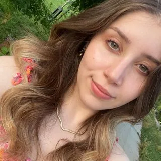 Dkt. Serra Keskinel Yetik — Dil ve Konuşma Terapisi, Çorum. Portre fotoğrafı.