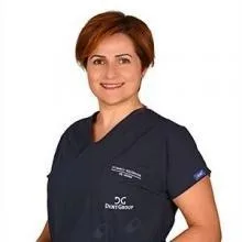 Dt. Burcu Küçükkaya — Diş Hekimi, Antalya. Portre fotoğrafı.