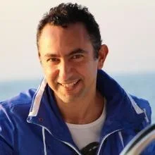 Dt. Mehmet Arda Yalıç — Diş Hekimi, İstanbul. Portre fotoğrafı.
