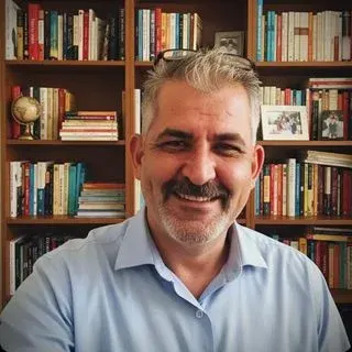 Psk. Hidayet Çalışkan — Psikoloji, İstanbul. Portre fotoğrafı.
