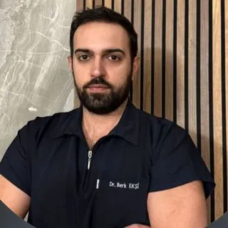 Dr. Berk Ekşi — Maltepe, İstanbul. Portre fotoğrafı.