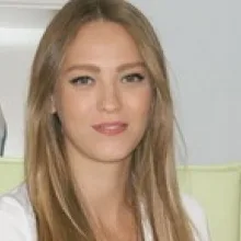 Kl. Psk. Zeynep Yeşilkaya Peker — Psikoloji, Uşak. Portre fotoğrafı.