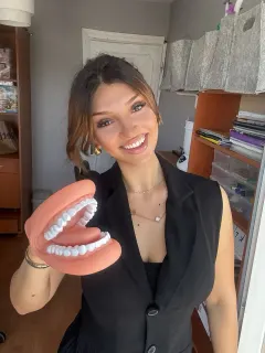 Dkt. İkra Evcimen profilinde yer alan galeri fotoğrafı.