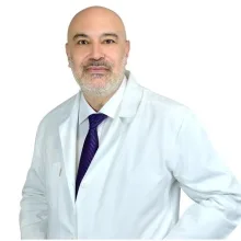 Op. Dr. Reza Karabağlı — Kadın Hastalıkları Ve Doğum, İstanbul. Portre fotoğrafı.