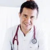 Uzm. Dr. Önder Akkaya — İç Hastalıkları, Osmangazi, Bursa. Portre fotoğrafı.