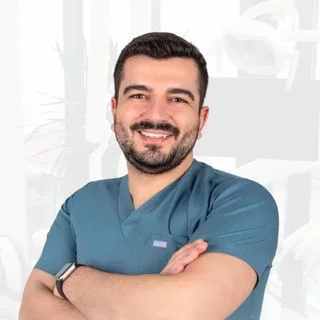Dt. Ata Batuhan Bayrak — Diş Hekimi, Tekirdağ. Portre fotoğrafı.