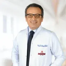 Prof. Dr. Hüsnü Süslü — İstanbul. Portre fotoğrafı.