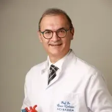 Prof. Dr. Öner Gülcan — Kalp Ve Damar Cerrahisi, Adana. Portre fotoğrafı.