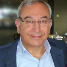 Prof. Dr. Orhan Aral — Romatoloji, İstanbul. Portre fotoğrafı.