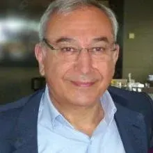 Prof. Dr. Orhan Aral — Romatoloji, İstanbul. Portre fotoğrafı.