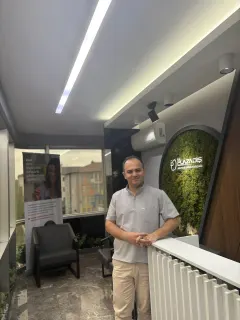 Dt. Elkhan İbrahimov profilinde yer alan galeri fotoğrafı.
