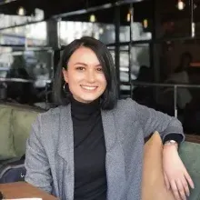 Kl. Psk. Aynur Deniz — Psikoloji, İstanbul. Portre fotoğrafı.