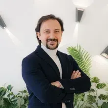 Dr. Dt. Kerem Atamözlü — İstanbul. Portre fotoğrafı.
