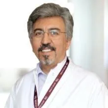 Prof. Dr. Salih Özgöçmen — Romatoloji, Gaziosmanpaşa, İstanbul. Portre fotoğrafı.