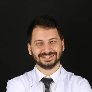 Dt. Abdullah Salih İnal — Diş Hekimi, İstanbul. Portre fotoğrafı.