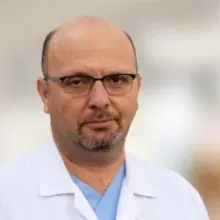 Prof. Dr. Kürşad Erinç — Kardiyoloji, İstanbul. Portre fotoğrafı.
