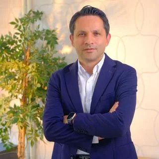 Dr. Sezcan Mümüşoğlu — Ankara. Portre fotoğrafı.