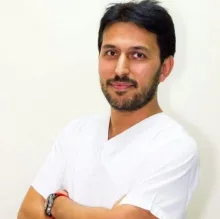 Dt. Orhan Kaynar — Diş Hekimi, Karaman. Portre fotoğrafı.