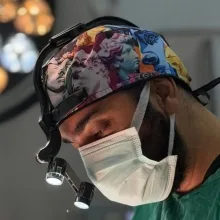 Op. Dr. Deniz Özgür Sucu — Plastik Rekonstrüktif Ve Estetik Cerrahi, Antalya. Portre fotoğrafı.