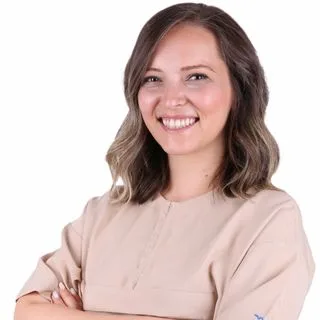 Dr. Dt. Ayşe Saatman Yıldız — Ataşehir, İstanbul. Portre fotoğrafı.