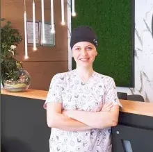 Dt. Duygu Alsan — Diş Hekimi, Balıkesir. Portre fotoğrafı.