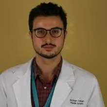 Uzm. Dr. Erhan Coşkun — Plastik Rekonstrüktif Ve Estetik Cerrahi, İstanbul. Portre fotoğrafı.