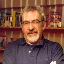 Dt. Şener Ergüder — Diş Hekimi, Balıkesir. Portre fotoğrafı.