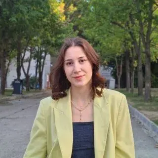 Psk. Elif Kılınçaslan — Psikoloji. Portre fotoğrafı.