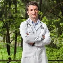 Uzm. Dr. Ender Vardar — İstanbul. Portre fotoğrafı.