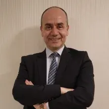Op. Dr. Ahmet Önal — Genel Cerrahi, İzmir. Portre fotoğrafı.