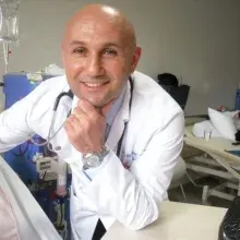 Dr. Ömer Çelikten — Pratisyen. Portre fotoğrafı.