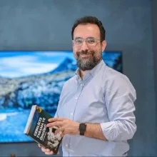 Prof. Dr. Ahmet Cantuğ Çalışkan — Kadın Hastalıkları Ve Doğum, Eskişehir. Portre fotoğrafı.