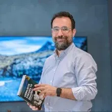 Prof. Dr. Ahmet Cantuğ Çalışkan — Kadın Hastalıkları Ve Doğum, Eskişehir. Portre fotoğrafı.