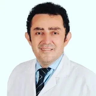 Dr. İnanç Özel — İç Hastalıkları, İstanbul. Portre fotoğrafı.