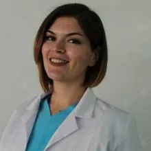 Uzm. Dt. Hande Çınar — İzmir. Portre fotoğrafı.