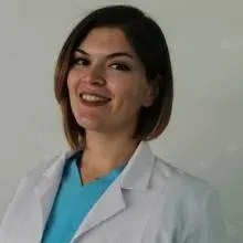 Uzm. Dt. Hande Çınar — İzmir. Portre fotoğrafı.