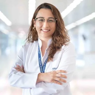 Op. Dr. Gökçe Özcan — Kadın Hastalıkları Ve Doğum, Antalya. Portre fotoğrafı.
