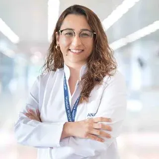Op. Dr. Gökçe Özcan — Kadın Hastalıkları Ve Doğum, Antalya. Portre fotoğrafı.