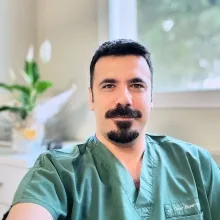 Op. Dr. Ömer Ruşen Koyuncu — Beyin Ve Sinir Cerrahisi, Mersin. Portre fotoğrafı.