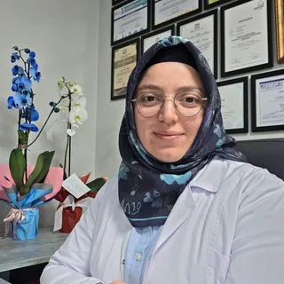 Uzm. Fzt. Ayşenur Banu Başbuğ Aydın — Fizyoterapi Ve Rehabilitasyon, Trabzon. Portre fotoğrafı.