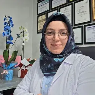 Uzm. Fzt. Ayşenur Banu Başbuğ Aydın — Fizyoterapi Ve Rehabilitasyon, Trabzon. Portre fotoğrafı.