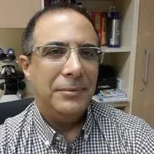 Uzm. Dr. Arda Eminzade — Dermatoloji, Ataşehir, İstanbul. Portre fotoğrafı.