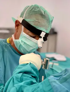 Prof. Dr. Kemal Uygur profilinde yer alan galeri fotoğrafı.