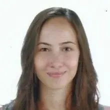 Psk. Ayşe Attaroğlu — Psikoloji, İzmir. Portre fotoğrafı.