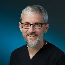 Op. Dr. İlker Apaydın — Plastik Rekonstrüktif Ve Estetik Cerrahi, İstanbul. Portre fotoğrafı.