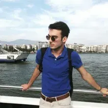 Dt. Tunahan Yörükcü — Diş Hekimi, İzmir. Portre fotoğrafı.