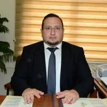 Doç. Dr. İyimser Üre — Eskişehir. Portre fotoğrafı.