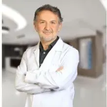 Op. Dr. Muhittin Dadaş — Kulak Burun Boğaz, Balçova, İzmir. Portre fotoğrafı.