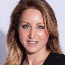 Uzm. Dr. Betül Zeynep Şengör — Dermatoloji, İstanbul. Portre fotoğrafı.
