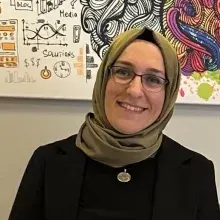Psk. Dr. Emine Erkan — Psikoloji, Kadıköy, İstanbul. Portre fotoğrafı.